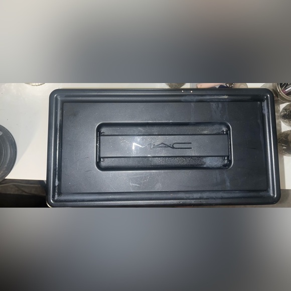 Mac Cosmetics Carry all case - Picture 8 of 16